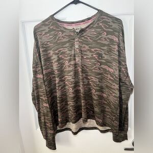 Avalanche Pink Camo Soft Long Sleeve Shirt/Top Size M